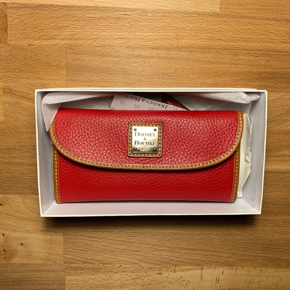 *NTW* Dooney & Bourke Continental Clutch